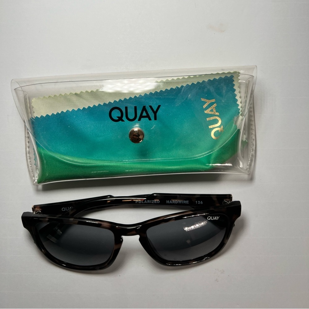 QUAY Australia Tortoise Cat Eye Sunglasses (never worn)